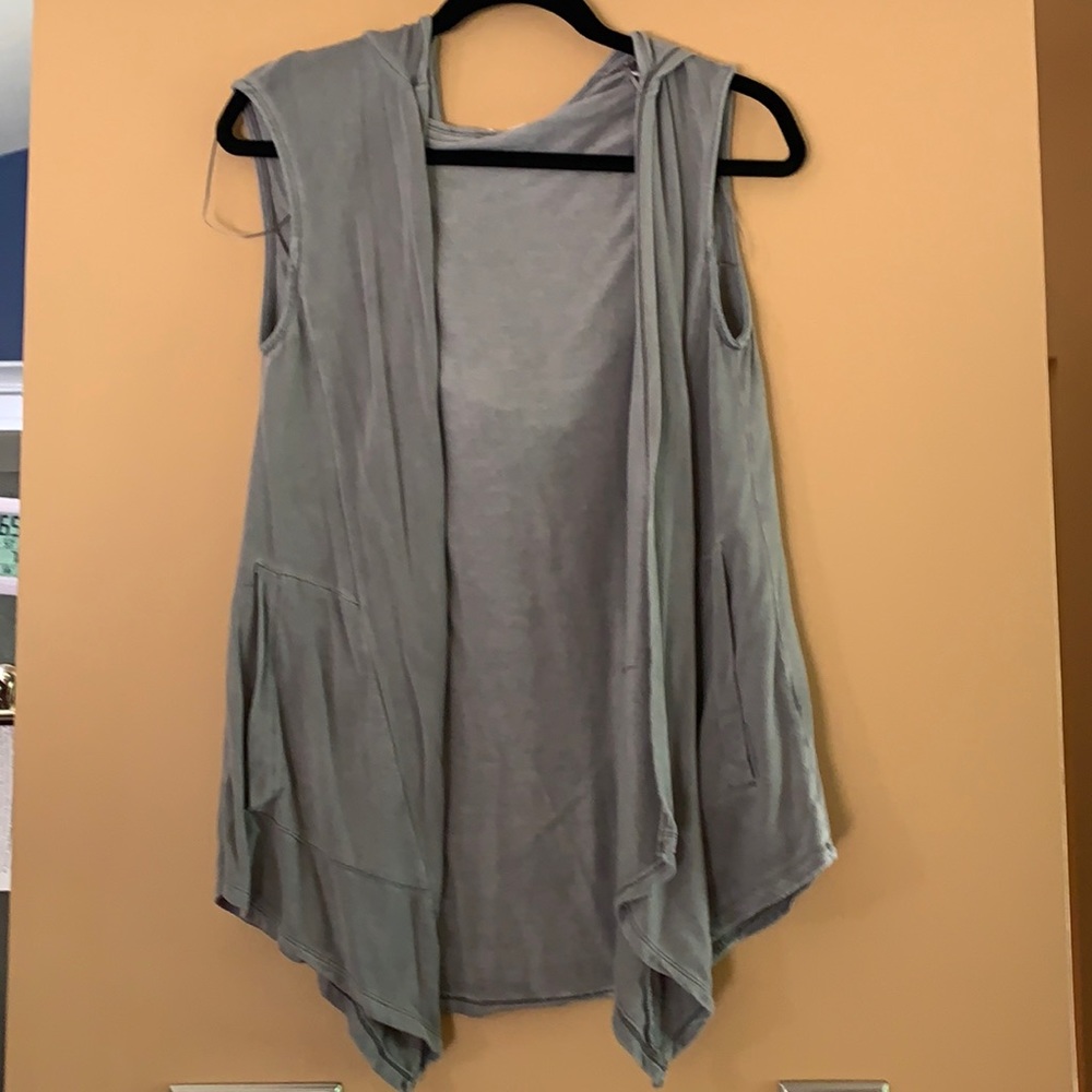 Lucy and Laurel hooded vest- L